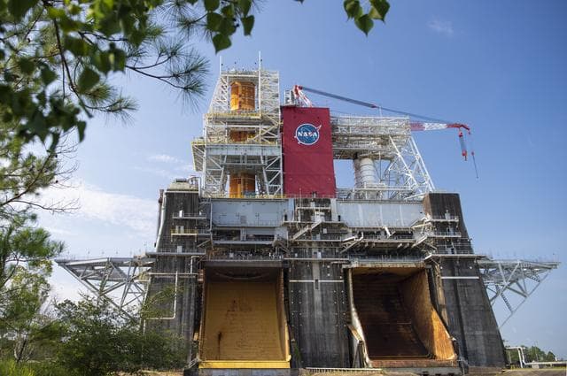 NASA image: SLS Core Stage Installed (Flame Trench View)