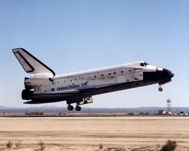 NASA image: STS-92 - Landing at Edwards Air Force Base