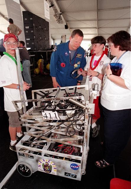 NASA image: KSC00pp0338