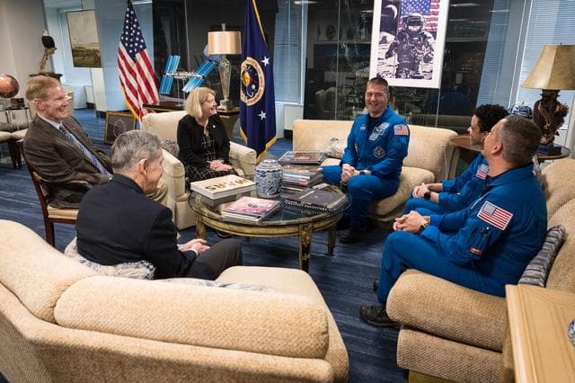 NASA image: NASA Leadership Meets with NASA’s SpaceX Crew-4 Astronauts