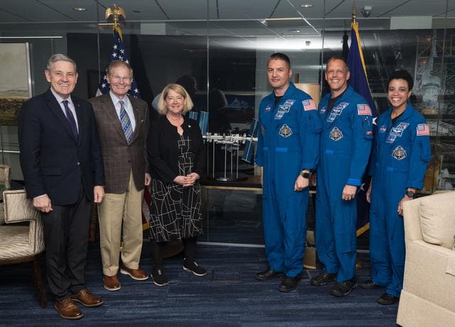 NASA image: NASA Leadership Meets with NASA’s SpaceX Crew-4 Astronauts