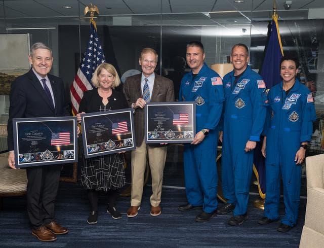 NASA image: NASA Leadership Meets with NASA’s SpaceX Crew-4 Astronauts