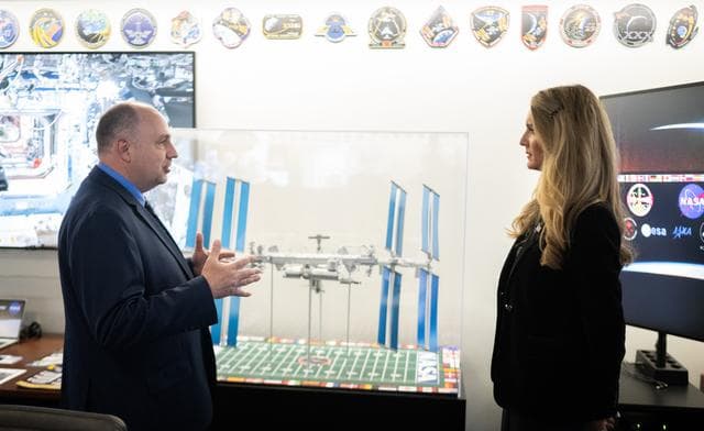 NASA image: SBA Administrator at NASA Headquarters