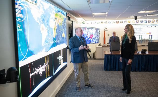 NASA image: SBA Administrator at NASA Headquarters