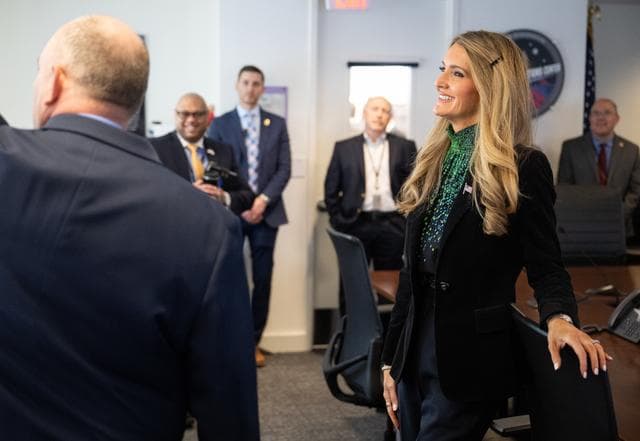 NASA image: SBA Administrator at NASA Headquarters