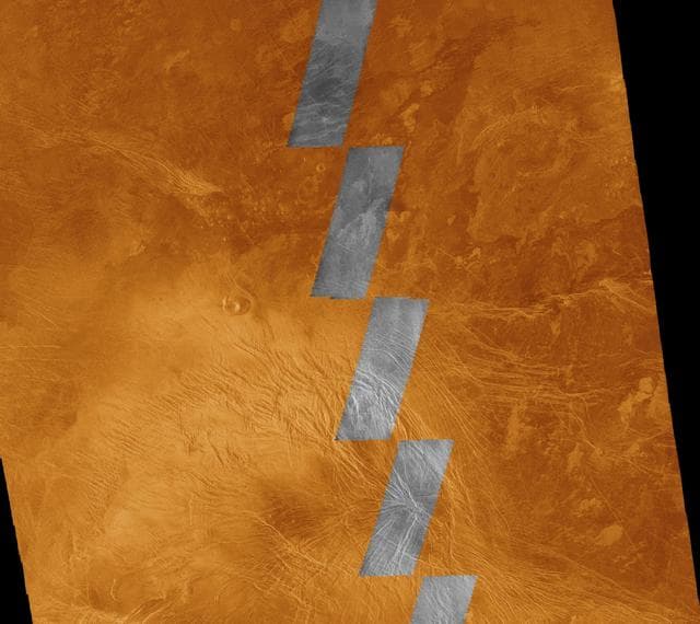 NASA image: Venus - Comparison of Initial Magellan Radar Test and Data Acquired in 4/91