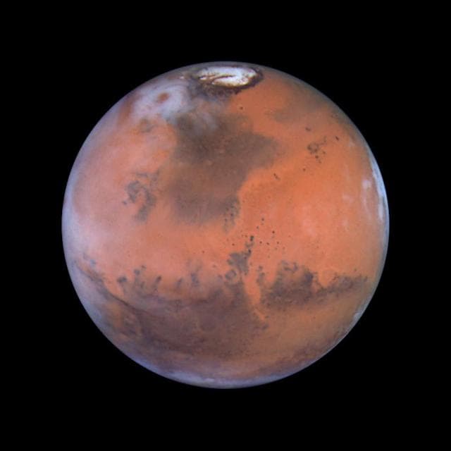 NASA image: A Closer Hubble Encounter With Mars - Pathfinder Landing Site