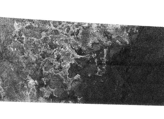 NASA image: Shoreline on Titan?