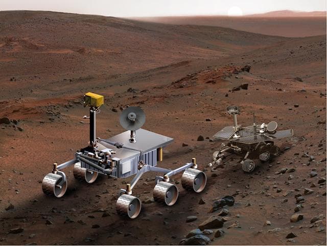 NASA image: Size Comparison, Mars Science Laboratory and Mars Exploration Rover Artist Concept