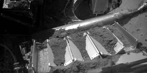NASA image: Soil Fills Phoenix Laboratory Cell
