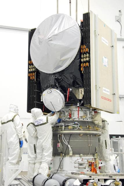 NASA image: Dawn Spacecraft Secured