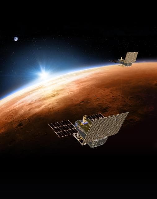 MarCOs, Mars and Earth