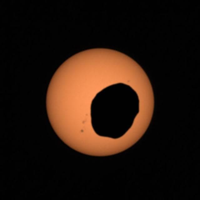NASA image: Perseverance's Mastcam-Z Captures a Phobos Solar Eclipse