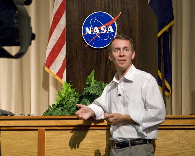 NASA image: NASA chief technologist visits Stennis