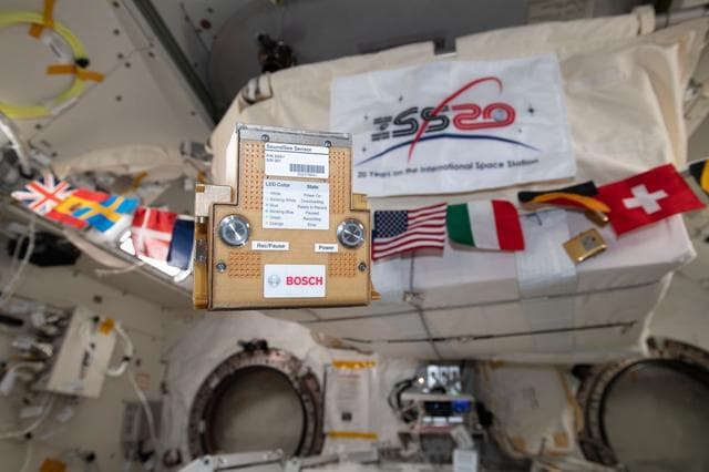 NASA image: iss061e100876