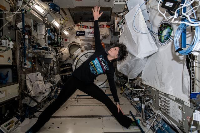 iss067e147098