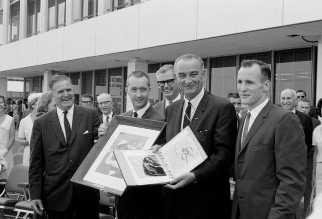 NASA image: GEMINI-TITAN (GT)-4 - PRESIDENTIAL VISIT - MSC