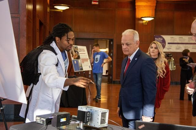 NASA image: NASA Chief Technologist Speaks with a Student at NASA Day in Arkansas